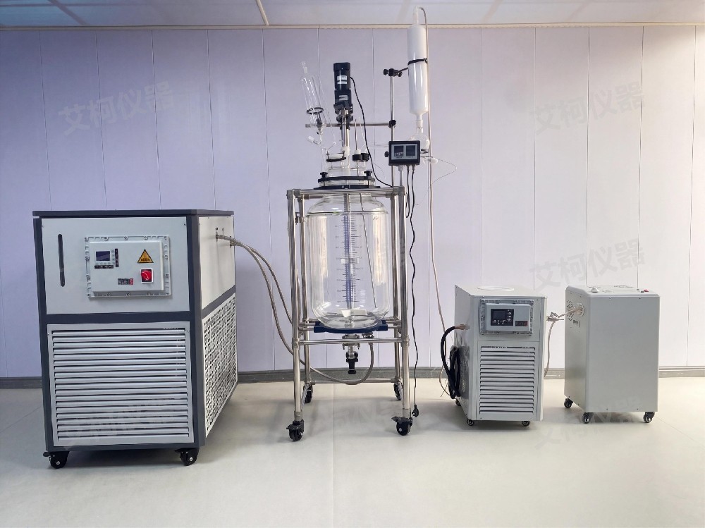 一套完整、可靠的组合，可同时实现控温、溶剂冷凝回收与真空环境。